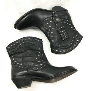 Vince Camuto Studded short cowboy boot size 6